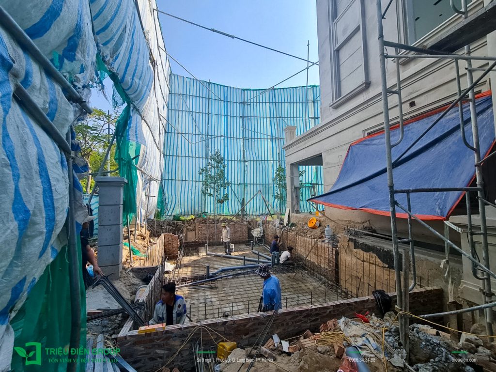 Cải Tạo Sân Vườn Biệt Thự - Không Gian Sống Mới Tại Vinhomes Riverside 4 Hình ảnh thực tế ĐANG cải tạo sân vườn biệt thự Hoa Phượng tại Vinhomes Riverside
