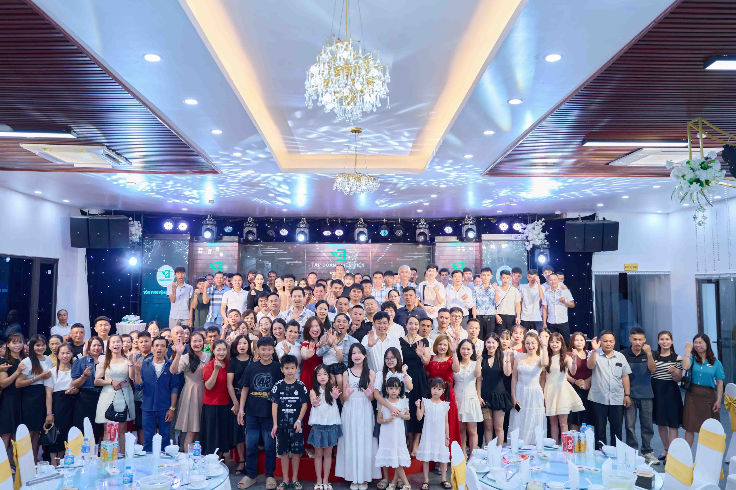 Kỷ Niệm 10 Năm Thành Lập Triệu Điền Group | Hành trình khởi đầu từ đam mê và thử thách 17 Toàn thể nhân sự Triệu Điền Group trong lễ kỷ niệm 10 năm