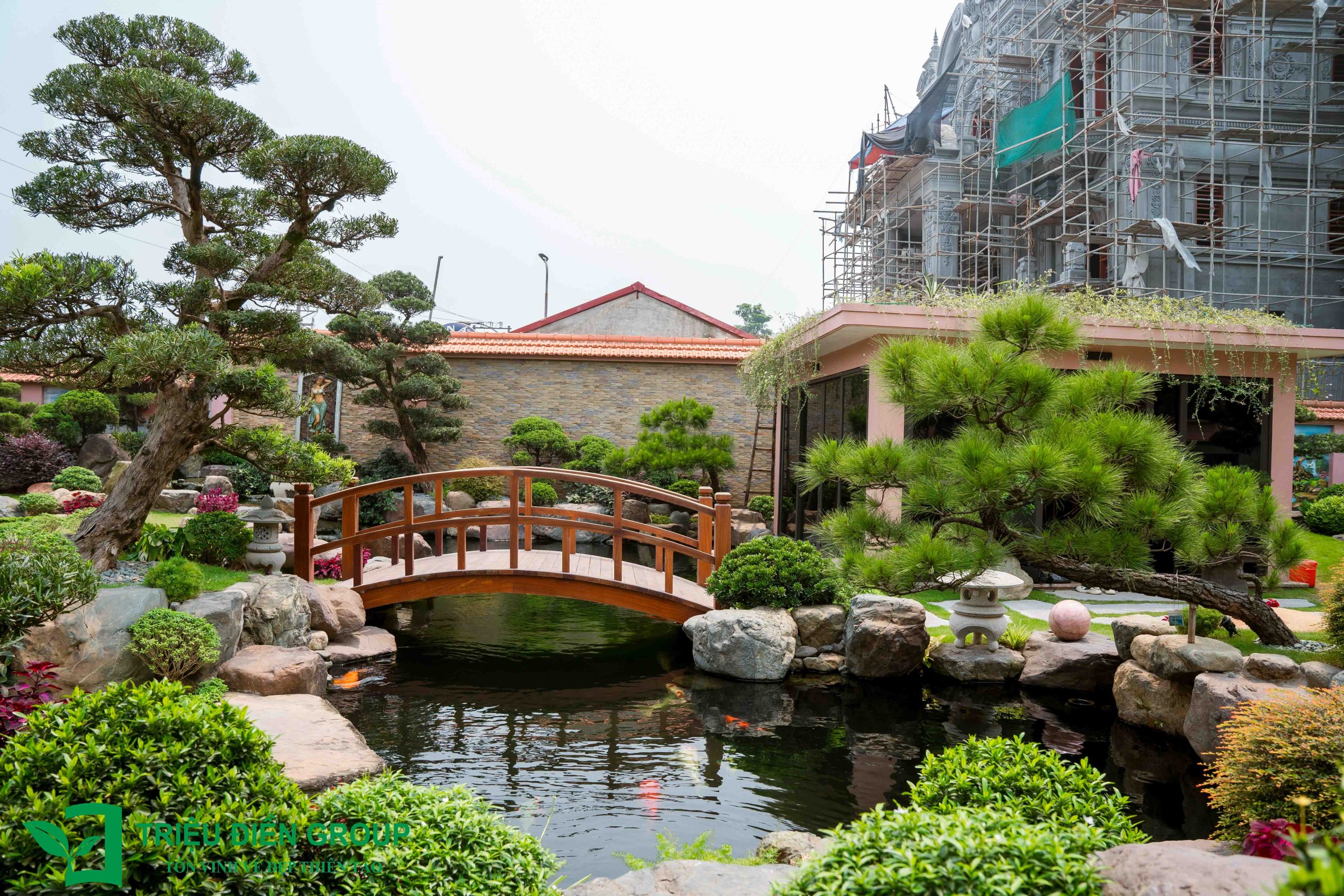 Thiết kế và thi công Cầu gỗ, Cầu đá sân vườn Nhật – Dấu ấn tinh tế từ Triệu Điền