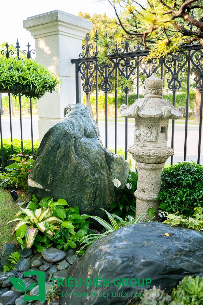 Khám phá các loại Đèn đá Nhật Bản - Ý nghĩa và cách bố trí trong sân vườn 4 Đèn đá kasuga do-ro