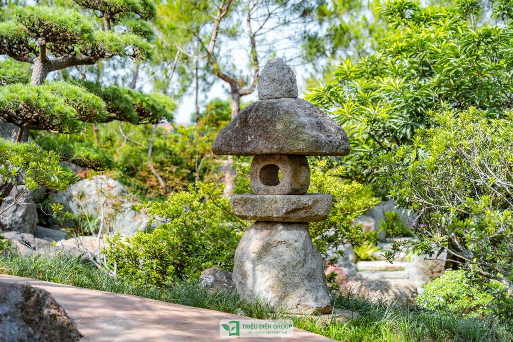 Triết lý Wabi-sabi trong nghệ thuật vườn Nhật: Vẻ đẹp mộc mạc trong thiết kế sân vườn chuẩn Nhật 4 Thiết kế thi công sân vườn trọn gói tại hà nội