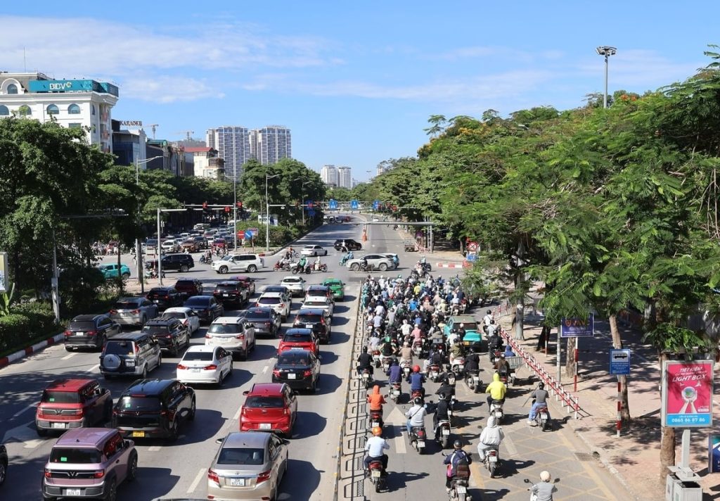 Thời tiết Hà Nội bước vào cao điểm nắng nóng: Giải pháp sân vườn giúp hạ nhiệt không gian sống 2 Thiết kế thi công sân vườn trọn gói tại hà nội