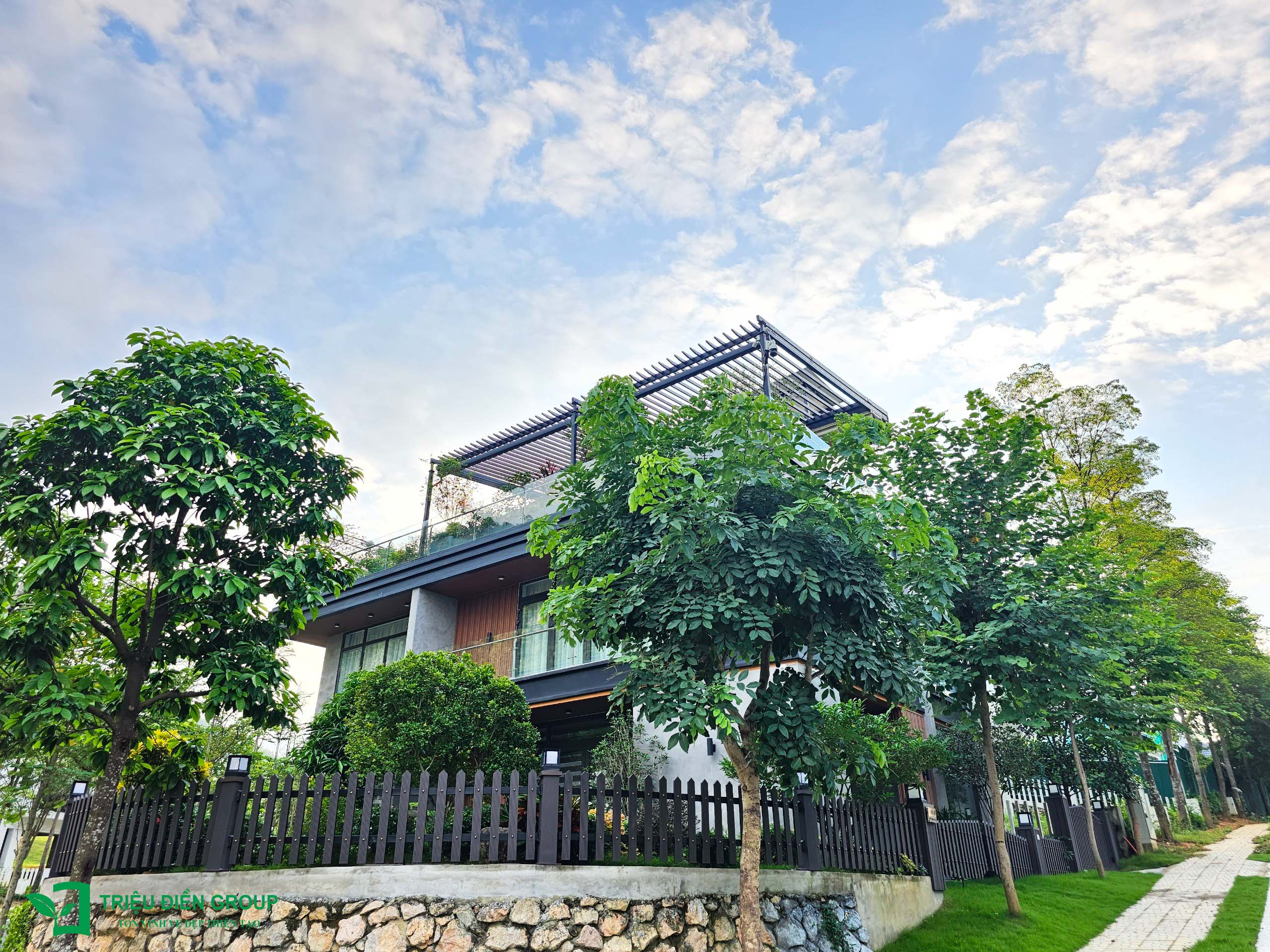 Mẫu thiết kế sân vườn biệt thự tại Xanh Villas – Phong cách resort nghỉ dưỡng cao cấp 2 Image 2