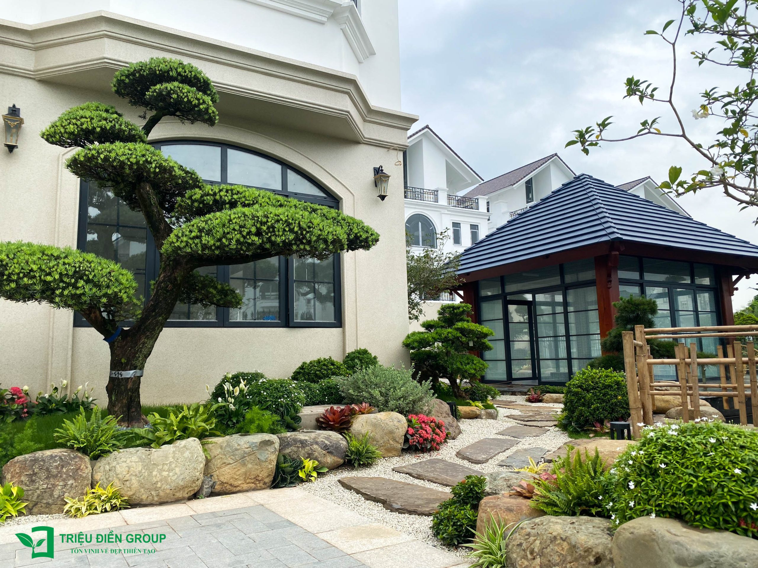 Đơn vị thi công sân vườn uy tín: Những tiêu chí gia chủ nên quan tâm